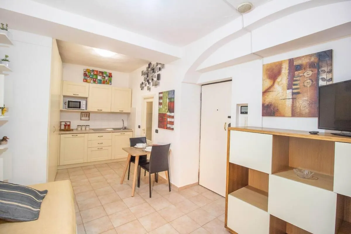 Apartment The Yellow House - City Center Genoa