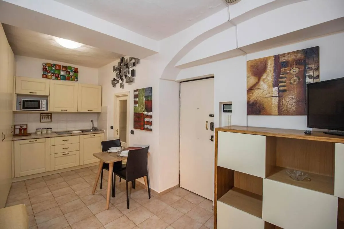 Apartment The Yellow House - City Center Genoa Italy